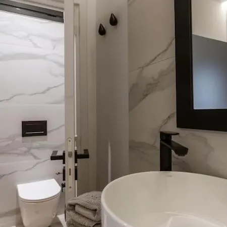 Perth Luxury Living, Athens