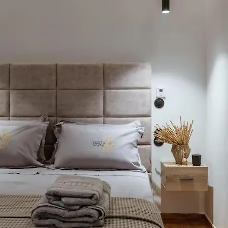 Perth Luxury Living, *